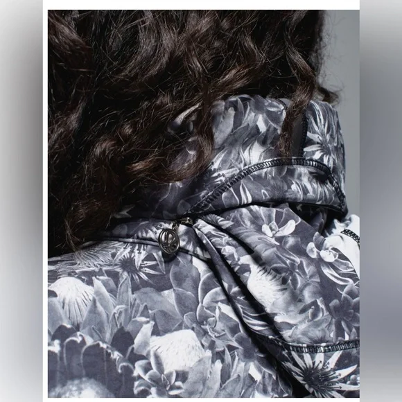 Lululemon Bring Back The Track Jacket Flowabunga Black Angel Wing W4D99S floral - Picture 9 of 15
